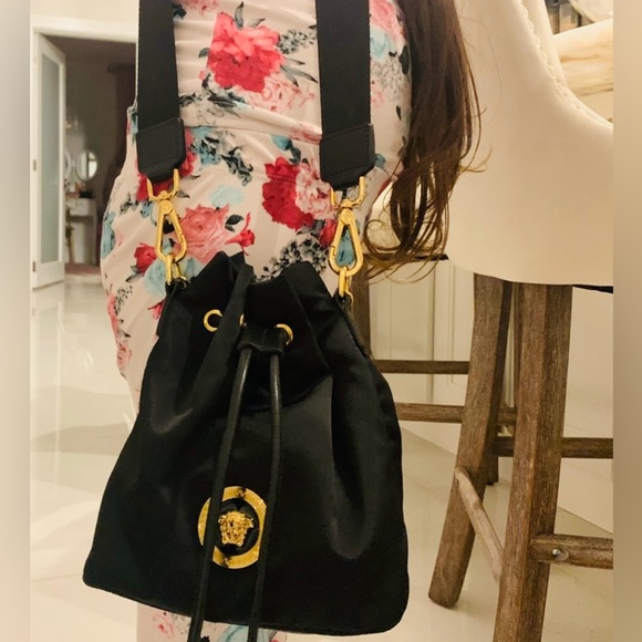 Versace Black and Gold Shoulder Bag with Medusa Logo - Picture 11 of 11